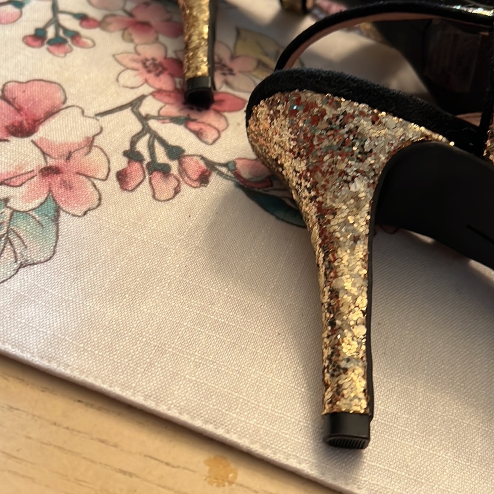 Vince Camuto Padrita Platform Sandals in Gold Glitter & Blk Suede Sz 7 1… - Picture 16 of 16